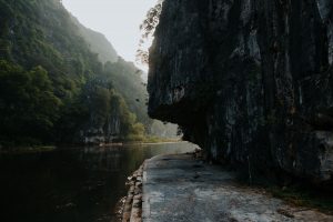 Overhang, Tam Coc Vietnam
